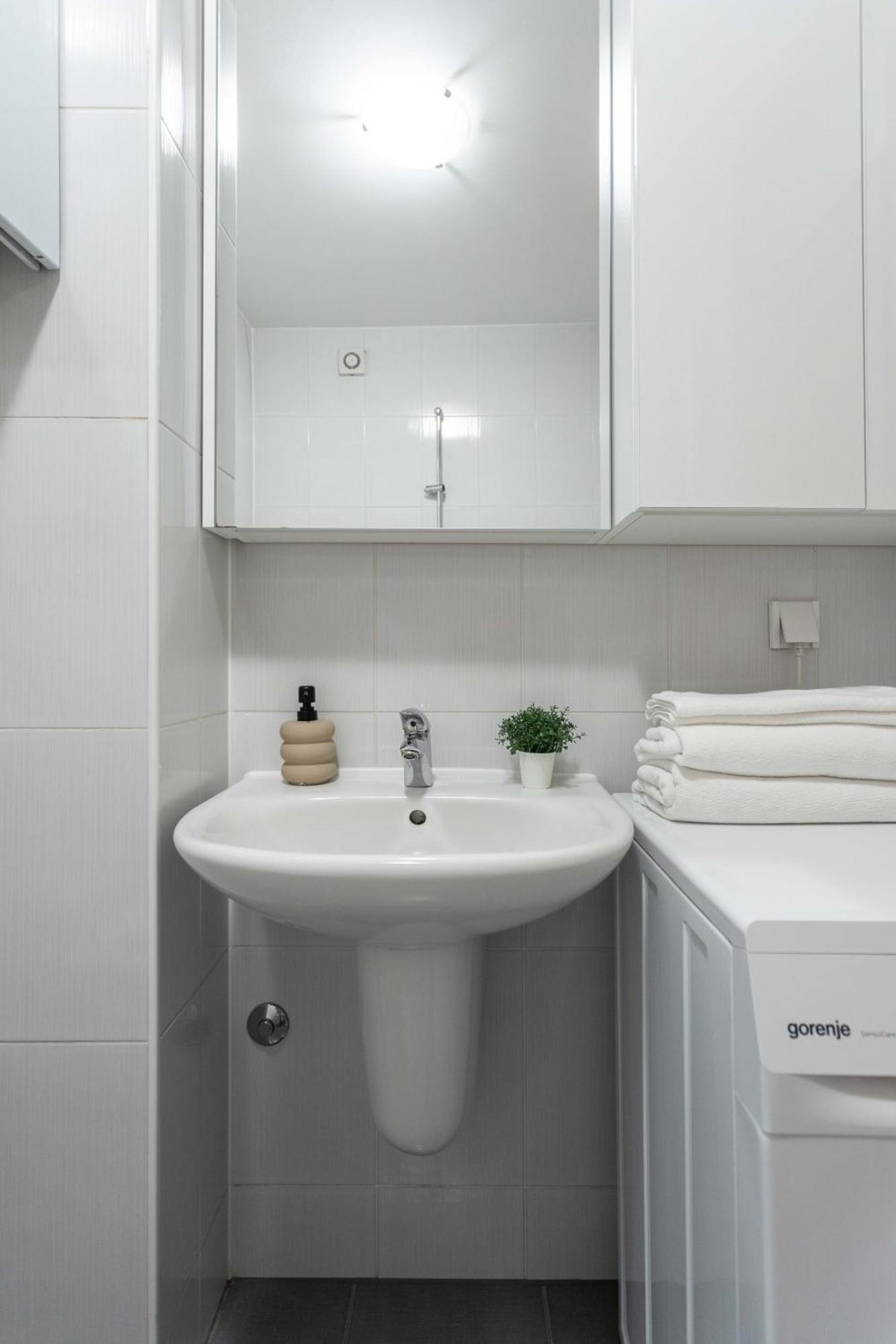 Sunny 1Bdr With Balcony & Parking Apartment Zagreb Exterior photo